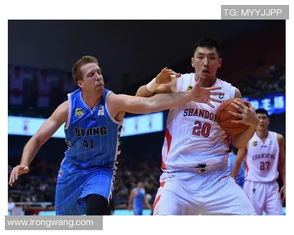 武汉篮球队团队协作引发热议球迷对战术配合与球员表现展开激烈讨论